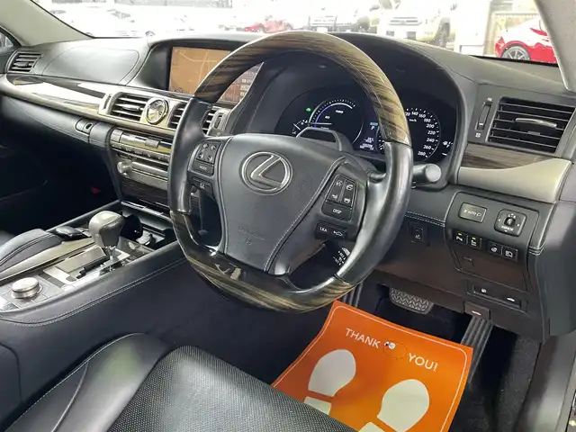 レクサス ＬＳ 600hL エグゼクティブP 和歌山県 2013(平25)年 15.6万km ブラック マークレビンソン/モデリスタエアロ/モデリスタマフラー/サンルーフ/純正メーカーナビ・フルセグTV・CD・DVD/　Bluetooth/バックカメラ/後席フリップダウンモニター/ナイトビュー/ステアリングヒーター/全席シートヒーター/全席シートクーラー/全席パワーシート/電動リア・リアサイドサンシェード/左リア電動オットマン付シート/リアマッサージ機能付シート/パワートランク/ビルトインETC/電子パーキング/レーダークルーズコントロール/LKA/BSM/プッシュスタート/スマートキー/オートライト