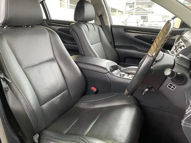 レクサス ＬＳ 600hL エグゼクティブP 和歌山県 2013(平25)年 15.6万km ブラック マークレビンソン/モデリスタエアロ/モデリスタマフラー/サンルーフ/純正メーカーナビ・フルセグTV・CD・DVD/　Bluetooth/バックカメラ/後席フリップダウンモニター/ナイトビュー/ステアリングヒーター/全席シートヒーター/全席シートクーラー/全席パワーシート/電動リア・リアサイドサンシェード/左リア電動オットマン付シート/リアマッサージ機能付シート/パワートランク/ビルトインETC/電子パーキング/レーダークルーズコントロール/LKA/BSM/プッシュスタート/スマートキー/オートライト