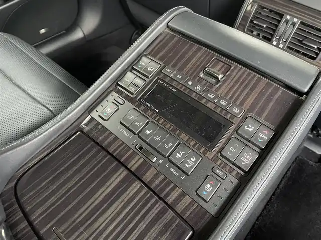 レクサス ＬＳ 600hL エグゼクティブP 和歌山県 2013(平25)年 15.6万km ブラック マークレビンソン/モデリスタエアロ/モデリスタマフラー/サンルーフ/純正メーカーナビ・フルセグTV・CD・DVD/　Bluetooth/バックカメラ/後席フリップダウンモニター/ナイトビュー/ステアリングヒーター/全席シートヒーター/全席シートクーラー/全席パワーシート/電動リア・リアサイドサンシェード/左リア電動オットマン付シート/リアマッサージ機能付シート/パワートランク/ビルトインETC/電子パーキング/レーダークルーズコントロール/LKA/BSM/プッシュスタート/スマートキー/オートライト
