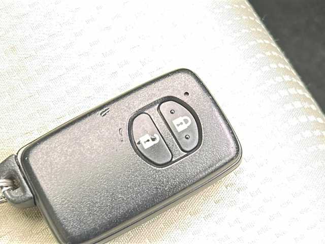 トヨタ アクア S 千葉県 2014(平26)年 3.9万km イエロー ナビＮＳＰＣ－Ｗ６４　バックカメラ　シートヒーター　ＥＴＣ　ＢＴ　ナノイー　プッシュスタート　スマートキー　フロアマット　ドアバイザー 横滑り防止 オートライト リアプライバシーガラス