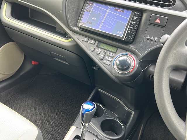 トヨタ アクア S 千葉県 2014(平26)年 3.9万km イエロー ナビＮＳＰＣ－Ｗ６４　バックカメラ　シートヒーター　ＥＴＣ　ＢＴ　ナノイー　プッシュスタート　スマートキー　フロアマット　ドアバイザー 横滑り防止 オートライト リアプライバシーガラス
