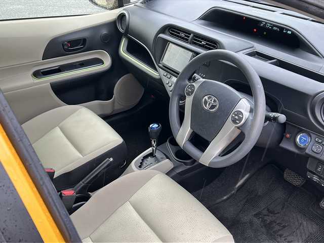 トヨタ アクア S 千葉県 2014(平26)年 3.9万km イエロー ナビＮＳＰＣ－Ｗ６４　バックカメラ　シートヒーター　ＥＴＣ　ＢＴ　ナノイー　プッシュスタート　スマートキー　フロアマット　ドアバイザー 横滑り防止 オートライト リアプライバシーガラス