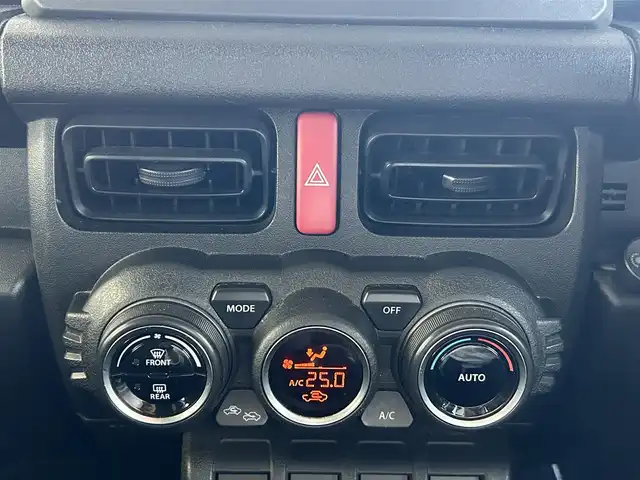 スズキ ジムニー XL 愛知県 2018(平30)年 4.9万km スペリアホワイト /4WD//社外メモリナビ(MDV-Z905W)//社外フルセグTV//AM/FM/CD/DVD/BT/iPod/USB/SD/HDMI//バックカメラ//ETC//社外メーター/社外サウンド(FOCAL)//前後ドライブレコーダー//ヒルディセントコントロール//横滑り防止装置//リヤデフォッガー//光軸調整ダイヤル//電格ミラー//純正ハロゲンライト//フロントフォグランプ//純正16インチアルミホイール//ドアバイザー//シートヒーター(D/N)//背面タイヤ//スマートキー//スペアキー1本//ダブル/サイドエアバッグ//イモビライザー//衝突安全ボディー//取扱説明書//ナビ説明書//保証書
