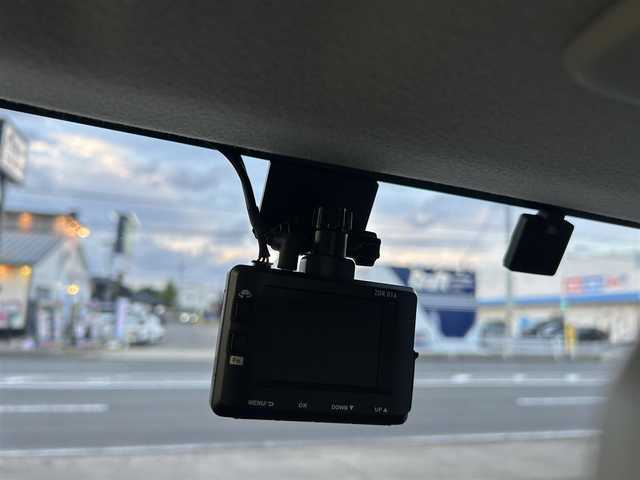 スズキ ジムニー XL 愛知県 2018(平30)年 4.9万km スペリアホワイト /4WD//社外メモリナビ(MDV-Z905W)//社外フルセグTV//AM/FM/CD/DVD/BT/iPod/USB/SD/HDMI//バックカメラ//ETC//社外メーター/社外サウンド(FOCAL)//前後ドライブレコーダー//ヒルディセントコントロール//横滑り防止装置//リヤデフォッガー//光軸調整ダイヤル//電格ミラー//純正ハロゲンライト//フロントフォグランプ//純正16インチアルミホイール//ドアバイザー//シートヒーター(D/N)//背面タイヤ//スマートキー//スペアキー1本//ダブル/サイドエアバッグ//イモビライザー//衝突安全ボディー//取扱説明書//ナビ説明書//保証書