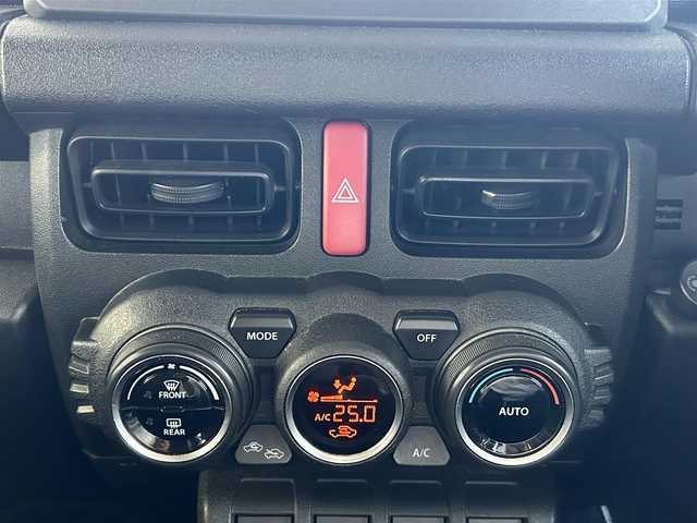 スズキ ジムニー XL 愛知県 2018(平30)年 4.9万km スペリアホワイト /4WD//社外メモリナビ(MDV-Z905W)//社外フルセグTV//AM/FM/CD/DVD/BT/iPod/USB/SD/HDMI//バックカメラ//ETC//社外メーター/社外サウンド(FOCAL)//前後ドライブレコーダー//ヒルディセントコントロール//横滑り防止装置//リヤデフォッガー//光軸調整ダイヤル//電格ミラー//純正ハロゲンライト//フロントフォグランプ//純正16インチアルミホイール//ドアバイザー//シートヒーター(D/N)//背面タイヤ//スマートキー//スペアキー1本//ダブル/サイドエアバッグ//イモビライザー//衝突安全ボディー//取扱説明書//ナビ説明書//保証書