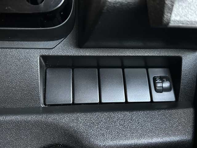 スズキ ジムニー XL 愛知県 2018(平30)年 4.9万km スペリアホワイト /4WD//社外メモリナビ(MDV-Z905W)//社外フルセグTV//AM/FM/CD/DVD/BT/iPod/USB/SD/HDMI//バックカメラ//ETC//社外メーター/社外サウンド(FOCAL)//前後ドライブレコーダー//ヒルディセントコントロール//横滑り防止装置//リヤデフォッガー//光軸調整ダイヤル//電格ミラー//純正ハロゲンライト//フロントフォグランプ//純正16インチアルミホイール//ドアバイザー//シートヒーター(D/N)//背面タイヤ//スマートキー//スペアキー1本//ダブル/サイドエアバッグ//イモビライザー//衝突安全ボディー//取扱説明書//ナビ説明書//保証書