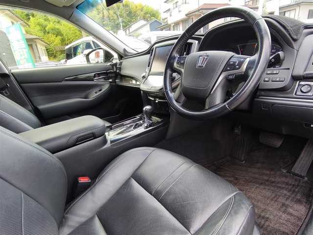 トヨタ クラウン アスリート G 熊本県 2013(平25)年 12.7万km プレシャスブラックパール 社外エアロ/柿本改マフラー/純正HDDナビ/【フルセグテレビ/Bluetooth/CD/DVD】/バックカメラ/プリクラッシュセーフティ/クリアランスソナー/レーダークルーズコントロール/レザーシート/前席パワーシート/運転席メモリシート/D/Nシートヒーター/D/Nシートクーラー/ステアリングスイッチ/パドルシフト/前後ドライブレコーダー/純正18インチAW/積み込みWORKアルミホイール4本/サマータイヤ3分山/(235-35-20・275-30-20)/プッシュスタート/スマートキー