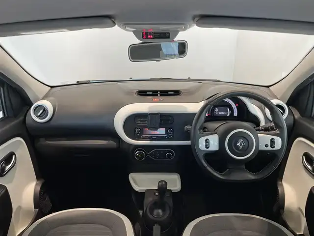 ルノー トゥインゴ インテンス 愛知県 2017(平29)年 6.8万km 青 純正アルミホイール/クルーズコントロール　/純正オーディオ　/Ｂｌｕｅｔｏｏｔｈ　/オートエアコン　/オートライト　/コーナーセンサー　/アイドリングストップ　/ＥＴＣ