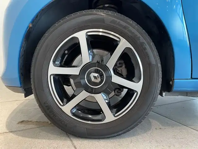 ルノー トゥインゴ インテンス 愛知県 2017(平29)年 6.8万km 青 純正アルミホイール/クルーズコントロール　/純正オーディオ　/Ｂｌｕｅｔｏｏｔｈ　/オートエアコン　/オートライト　/コーナーセンサー　/アイドリングストップ　/ＥＴＣ