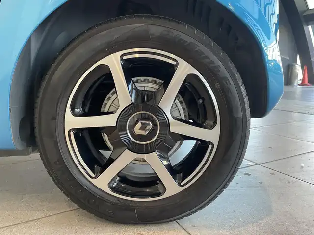 ルノー トゥインゴ インテンス 愛知県 2017(平29)年 6.8万km 青 純正アルミホイール/クルーズコントロール　/純正オーディオ　/Ｂｌｕｅｔｏｏｔｈ　/オートエアコン　/オートライト　/コーナーセンサー　/アイドリングストップ　/ＥＴＣ
