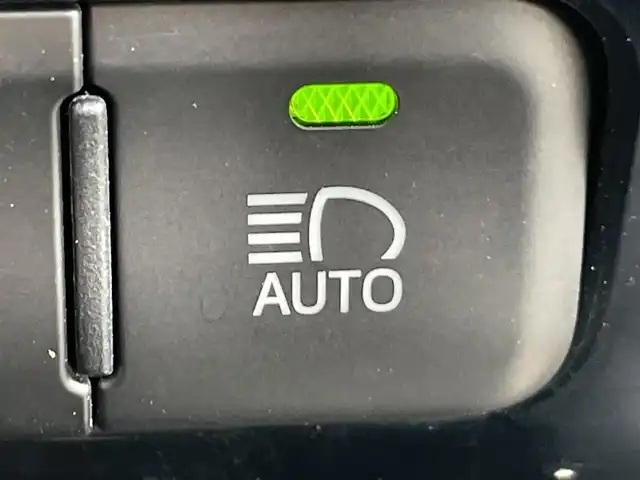 トヨタ プリウス A 岡山県 2016(平28)年 7.8万km アティチュードブラックマイカ 登録時走行距離77325km/ムーンルーフ/モデリスタフルエアロ/純正9インチナビ/フルセグTV(AM/FM/CD/DVD/Bluetooth)/バックカメラ/ビルトインETC/ヘッドアップディスプレイ/トヨタセーフティセンス/・ブラインドスポットモニター/・レーダークルーズコントロール/・アドバンストパーク/・プリクラッシュセーフティ/・オートマチックハイビーム/・レーントレーシングアシスト/純正フロアマット/15インチ純正AW/プッシュスタート/スマートキー×2