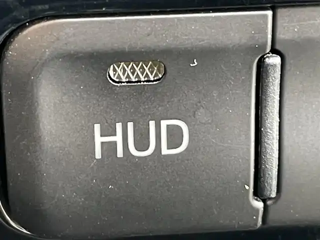 トヨタ プリウス A 岡山県 2016(平28)年 7.8万km アティチュードブラックマイカ 登録時走行距離77325km/ムーンルーフ/モデリスタフルエアロ/純正9インチナビ/フルセグTV(AM/FM/CD/DVD/Bluetooth)/バックカメラ/ビルトインETC/ヘッドアップディスプレイ/トヨタセーフティセンス/・ブラインドスポットモニター/・レーダークルーズコントロール/・アドバンストパーク/・プリクラッシュセーフティ/・オートマチックハイビーム/・レーントレーシングアシスト/純正フロアマット/15インチ純正AW/プッシュスタート/スマートキー×2