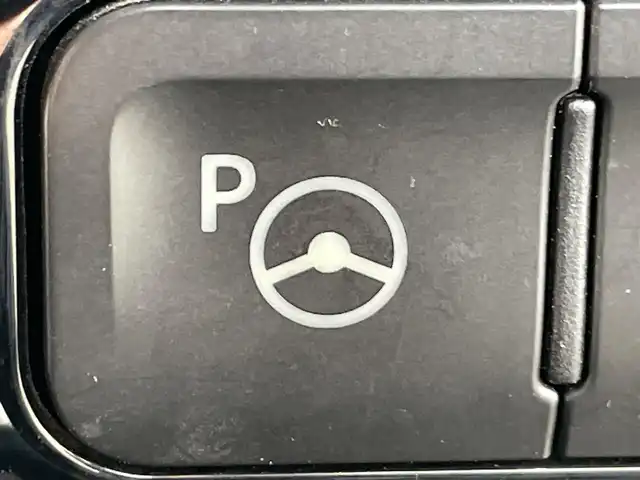 トヨタ プリウス A 岡山県 2016(平28)年 7.8万km アティチュードブラックマイカ 登録時走行距離77325km/ムーンルーフ/モデリスタフルエアロ/純正9インチナビ/フルセグTV(AM/FM/CD/DVD/Bluetooth)/バックカメラ/ビルトインETC/ヘッドアップディスプレイ/トヨタセーフティセンス/・ブラインドスポットモニター/・レーダークルーズコントロール/・アドバンストパーク/・プリクラッシュセーフティ/・オートマチックハイビーム/・レーントレーシングアシスト/純正フロアマット/15インチ純正AW/プッシュスタート/スマートキー×2