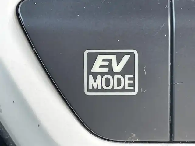 トヨタ プリウス A 岡山県 2016(平28)年 7.8万km アティチュードブラックマイカ 登録時走行距離77325km/ムーンルーフ/モデリスタフルエアロ/純正9インチナビ/フルセグTV(AM/FM/CD/DVD/Bluetooth)/バックカメラ/ビルトインETC/ヘッドアップディスプレイ/トヨタセーフティセンス/・ブラインドスポットモニター/・レーダークルーズコントロール/・アドバンストパーク/・プリクラッシュセーフティ/・オートマチックハイビーム/・レーントレーシングアシスト/純正フロアマット/15インチ純正AW/プッシュスタート/スマートキー×2