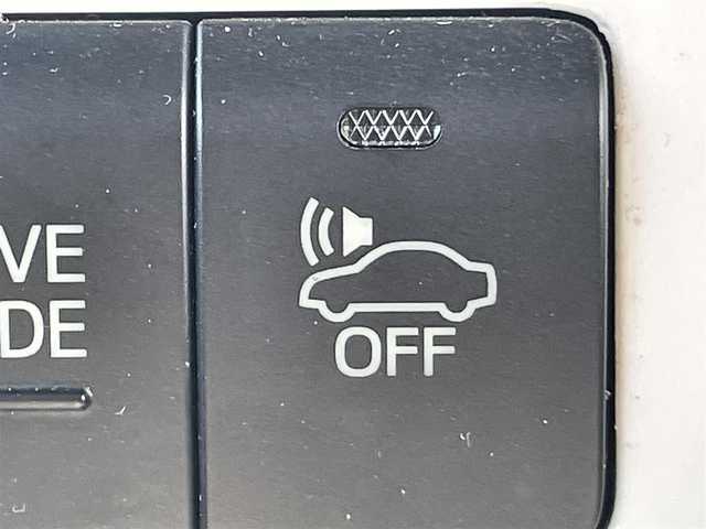 トヨタ プリウス A 岡山県 2016(平28)年 7.8万km アティチュードブラックマイカ 登録時走行距離77325km/ムーンルーフ/モデリスタフルエアロ/純正9インチナビ/フルセグTV(AM/FM/CD/DVD/Bluetooth)/バックカメラ/ビルトインETC/ヘッドアップディスプレイ/トヨタセーフティセンス/・ブラインドスポットモニター/・レーダークルーズコントロール/・アドバンストパーク/・プリクラッシュセーフティ/・オートマチックハイビーム/・レーントレーシングアシスト/純正フロアマット/15インチ純正AW/プッシュスタート/スマートキー×2