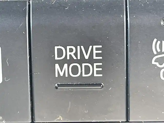 トヨタ プリウス A 岡山県 2016(平28)年 7.8万km アティチュードブラックマイカ 登録時走行距離77325km/ムーンルーフ/モデリスタフルエアロ/純正9インチナビ/フルセグTV(AM/FM/CD/DVD/Bluetooth)/バックカメラ/ビルトインETC/ヘッドアップディスプレイ/トヨタセーフティセンス/・ブラインドスポットモニター/・レーダークルーズコントロール/・アドバンストパーク/・プリクラッシュセーフティ/・オートマチックハイビーム/・レーントレーシングアシスト/純正フロアマット/15インチ純正AW/プッシュスタート/スマートキー×2