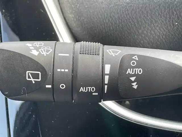 トヨタ プリウス A 岡山県 2016(平28)年 7.8万km アティチュードブラックマイカ 登録時走行距離77325km/ムーンルーフ/モデリスタフルエアロ/純正9インチナビ/フルセグTV(AM/FM/CD/DVD/Bluetooth)/バックカメラ/ビルトインETC/ヘッドアップディスプレイ/トヨタセーフティセンス/・ブラインドスポットモニター/・レーダークルーズコントロール/・アドバンストパーク/・プリクラッシュセーフティ/・オートマチックハイビーム/・レーントレーシングアシスト/純正フロアマット/15インチ純正AW/プッシュスタート/スマートキー×2