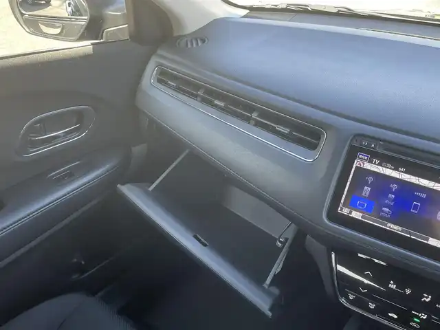 ホンダ ヴェゼル 群馬県 2016(平28)年 16.3万km クリスタルブラックパール ホンダセンシング/・衝突軽減ブレーキシステム/・アクティブクルーズコントロール/・車線維持支援システム/純正インターナビゲーション/（CD/DVD/HDMI/BT/USB/ワンセグTV）/バックカメラ/ビルトインETC/ステアリングスイッチ/アイドリングストップ/LEDヘッドライト/フォグライト/電格ミラー/ドアバイザー/純正フロアマット/純正16インチアルミホイール