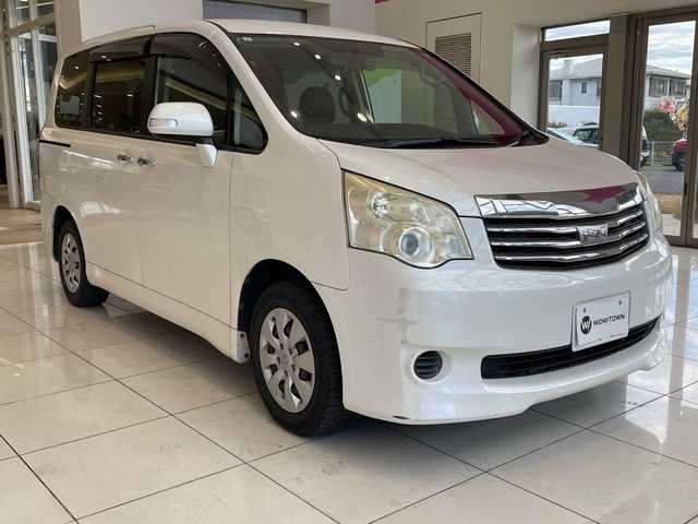 トヨタ ノア X スマートエディション 埼玉県 2011(平23)年 10万km ホワイトパールクリスタルシャイン 純正ナビ/　　CD/ワンセグTV/バックカメラ/両側パワースライドドア/HIDオートライト/ステアリングスイッチ/プッシュスタート/ETC/禁煙車