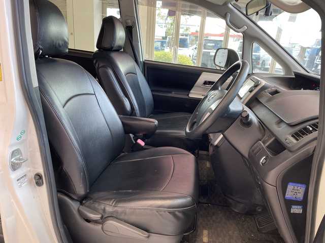 トヨタ ノア X スマートエディション 埼玉県 2011(平23)年 10万km ホワイトパールクリスタルシャイン 純正ナビ/　　CD/ワンセグTV/バックカメラ/両側パワースライドドア/HIDオートライト/ステアリングスイッチ/プッシュスタート/ETC/禁煙車