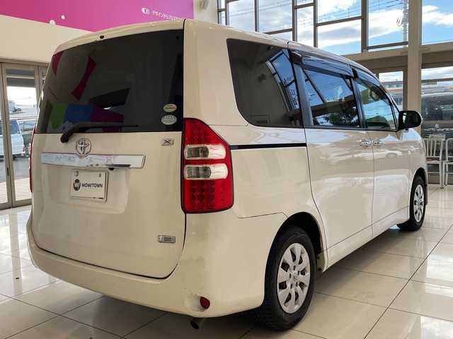 トヨタ ノア X スマートエディション 埼玉県 2011(平23)年 10万km ホワイトパールクリスタルシャイン 純正ナビ/　　CD/ワンセグTV/バックカメラ/両側パワースライドドア/HIDオートライト/ステアリングスイッチ/プッシュスタート/ETC/禁煙車