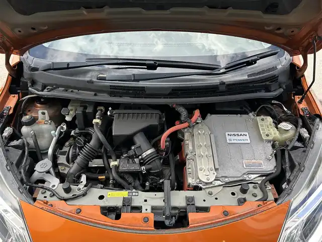 日産 ノート e－パワー メダリスト 栃木県 2017(平29)年 3.6万km プレミアムコロナオレンジ エマージェンシーブレーキ/純正メモリナビ/フルセグTV/DVD/Bluetooth/アラウンドビューモニター/インテリジェントルームミラー/ナビ連動ドライブレコーダー/ETC2.0/レーダークルーズコントロール/車線逸脱警報/ステアリングリモコン/LEDオートライト/フォグランプ/純正フロアマット/純正15インチAW