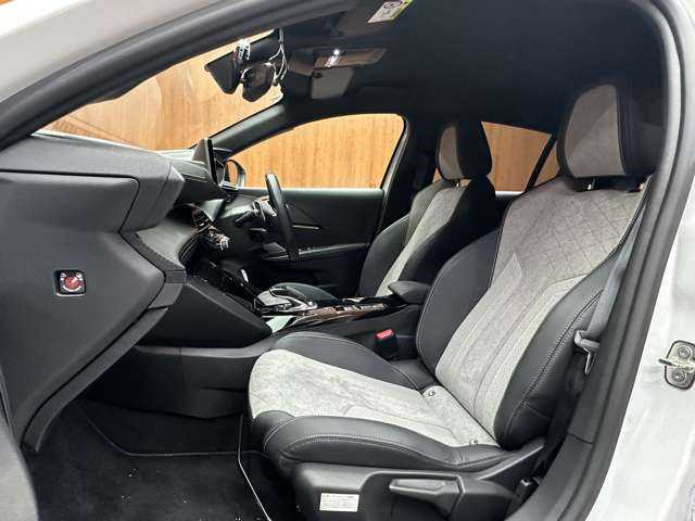 プジョー ２０８ GT ライン 千葉県 2020(令2)年 2.2万km パール ＡＣＣ　/ハーフレザーシート　/ナビ　/Ｂｌｕｅｔｏｏｔｈ接続　/Ｂカメラ　/フルＬＥＤヘッドライト　/インテリジェントハイビーム　/衝突軽減Ｂ　/ブラインドスポット　/レーンキープアシスト　/スマートキー　/ＥＴＣ