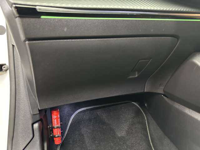 プジョー ２０８ GT ライン 千葉県 2020(令2)年 2.2万km パール ＡＣＣ　/ハーフレザーシート　/ナビ　/Ｂｌｕｅｔｏｏｔｈ接続　/Ｂカメラ　/フルＬＥＤヘッドライト　/インテリジェントハイビーム　/衝突軽減Ｂ　/ブラインドスポット　/レーンキープアシスト　/スマートキー　/ＥＴＣ