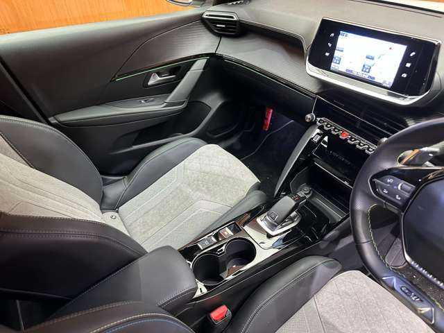 プジョー ２０８ GT ライン 千葉県 2020(令2)年 2.2万km パール ＡＣＣ　/ハーフレザーシート　/ナビ　/Ｂｌｕｅｔｏｏｔｈ接続　/Ｂカメラ　/フルＬＥＤヘッドライト　/インテリジェントハイビーム　/衝突軽減Ｂ　/ブラインドスポット　/レーンキープアシスト　/スマートキー　/ＥＴＣ