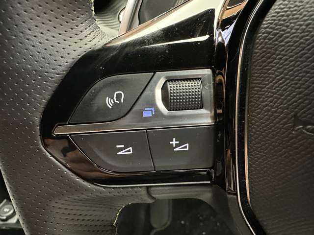 プジョー ２０８ GT ライン 千葉県 2020(令2)年 2.2万km パール ＡＣＣ　/ハーフレザーシート　/ナビ　/Ｂｌｕｅｔｏｏｔｈ接続　/Ｂカメラ　/フルＬＥＤヘッドライト　/インテリジェントハイビーム　/衝突軽減Ｂ　/ブラインドスポット　/レーンキープアシスト　/スマートキー　/ＥＴＣ