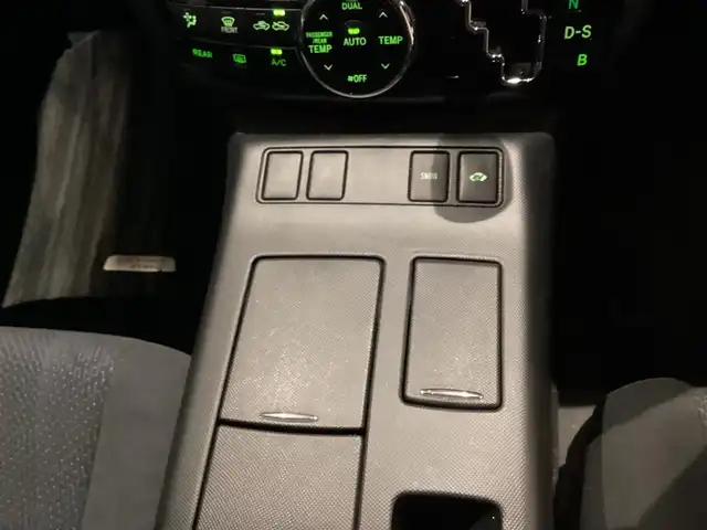 トヨタ エスティマ ハイブリッド アエラス 愛知県 2012(平24)年 14.3万km ホワイトパールクリスタルシャイン 純正ＳＤナビ　/フルセグ　/バックカメラ　/パワーバックドア　/両側パワースライドドア　/クルーズコントロール　/スマートキー　/ビルトインＥＴＣ　/ＡＣ１００Ｖ　/後席モニター　/ドライブレコーダー　/ＨＩＤヘッド