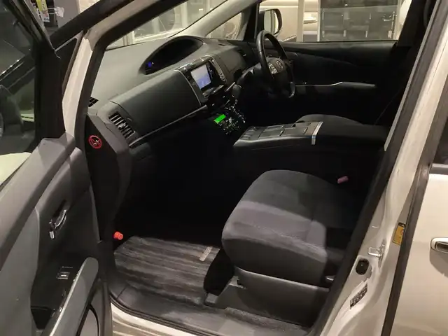 トヨタ エスティマ ハイブリッド アエラス 愛知県 2012(平24)年 14.3万km ホワイトパールクリスタルシャイン 純正ＳＤナビ　/フルセグ　/バックカメラ　/パワーバックドア　/両側パワースライドドア　/クルーズコントロール　/スマートキー　/ビルトインＥＴＣ　/ＡＣ１００Ｖ　/後席モニター　/ドライブレコーダー　/ＨＩＤヘッド