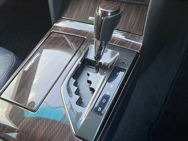 トヨタ カムリ ハイブリット レザーパッケージ 山口県 2014(平26)年 13.9万km アティチュードブラックマイカ 純正ナビ/DVD/BD/CD/SD/MSV/BT/USB/AUX/純正フルセグTV/バックカメラ/黒レザーシート/前席パワーシート/前席シートヒーター/純正HIDヘッドライト/純正フォグランプ/オートライト/社外18インチアルミホイール/革巻きステアリング/ステアリングスイッチ/クルーズコントロール/置くだけ充電/衝突被害軽減ブレーキ/横滑り防止/LKA/BSM/スマートキー/ビルトインETC/ドライブレコーダー/純正フロアマット/純正ドアバイザー/電動格納ウインカードアミラー