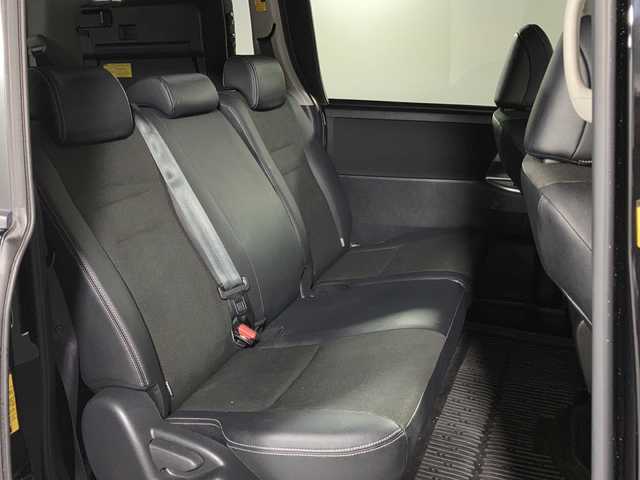 トヨタ ヴォクシー ZS 煌Ⅲ 沖縄県 2013(平25)年 10.8万km ブラック 純正ナビ　（NSZT-W62G）/（フルセグＴＶ　Ｂｌｕｅｔｏｏｔｈ接続　ＣＤ　ＤＶＤ再生）　/両側パワースライドドア/純正後席モニター　/ドライブレコーダー　/バックカメラ　/ステアリングリモコン　/パドルシフト　/ＥＴＣ　/ハーフレザーシート　/純正アルミホイール/純正フロアマット/オートライト/電格ミラー/ドアバイザー