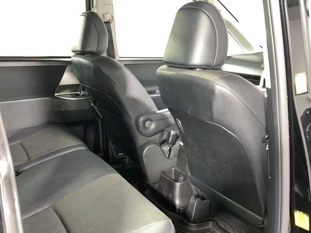 トヨタ ヴォクシー ZS 煌Ⅲ 沖縄県 2013(平25)年 10.8万km ブラック 純正ナビ　（NSZT-W62G）/（フルセグＴＶ　Ｂｌｕｅｔｏｏｔｈ接続　ＣＤ　ＤＶＤ再生）　/両側パワースライドドア/純正後席モニター　/ドライブレコーダー　/バックカメラ　/ステアリングリモコン　/パドルシフト　/ＥＴＣ　/ハーフレザーシート　/純正アルミホイール/純正フロアマット/オートライト/電格ミラー/ドアバイザー