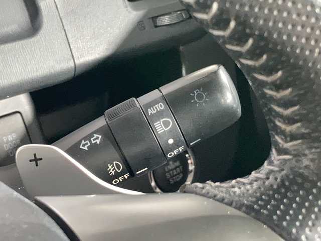 トヨタ ヴォクシー ZS 煌Ⅲ 沖縄県 2013(平25)年 10.8万km ブラック 純正ナビ　（NSZT-W62G）/（フルセグＴＶ　Ｂｌｕｅｔｏｏｔｈ接続　ＣＤ　ＤＶＤ再生）　/両側パワースライドドア/純正後席モニター　/ドライブレコーダー　/バックカメラ　/ステアリングリモコン　/パドルシフト　/ＥＴＣ　/ハーフレザーシート　/純正アルミホイール/純正フロアマット/オートライト/電格ミラー/ドアバイザー