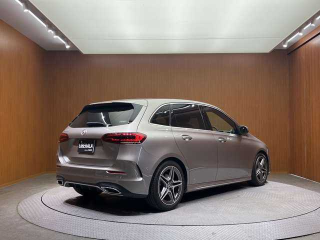 メルセデス・ベンツ Ｂ２００ｄ AMGライン 千葉県 2019(令1)年 2万km モハーベシルバー ＡＭＧレザーエクスクルーシブＰＫＧ　/パノラマＳＲ　/赤黒革シート　/ＡＣＣ　/ナビ　/ＴＶ　/Ｂｌｕｅｔｏｏｔｈ接続　/３６０°電動シート　/シートＨ　/電動リアゲート　/アンビエントライト　/衝突軽減Ｂ　/ＢＳＭ　/ＬＫＡ