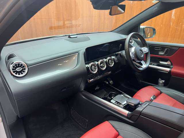 メルセデス・ベンツ Ｂ２００ｄ AMGライン 千葉県 2019(令1)年 2万km モハーベシルバー ＡＭＧレザーエクスクルーシブＰＫＧ　/パノラマＳＲ　/赤黒革シート　/ＡＣＣ　/ナビ　/ＴＶ　/Ｂｌｕｅｔｏｏｔｈ接続　/３６０°電動シート　/シートＨ　/電動リアゲート　/アンビエントライト　/衝突軽減Ｂ　/ＢＳＭ　/ＬＫＡ
