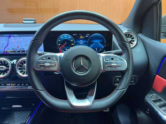 メルセデス・ベンツ Ｂ２００ｄ AMGライン 千葉県 2019(令1)年 2万km モハーベシルバー ＡＭＧレザーエクスクルーシブＰＫＧ　/パノラマＳＲ　/赤黒革シート　/ＡＣＣ　/ナビ　/ＴＶ　/Ｂｌｕｅｔｏｏｔｈ接続　/３６０°電動シート　/シートＨ　/電動リアゲート　/アンビエントライト　/衝突軽減Ｂ　/ＢＳＭ　/ＬＫＡ