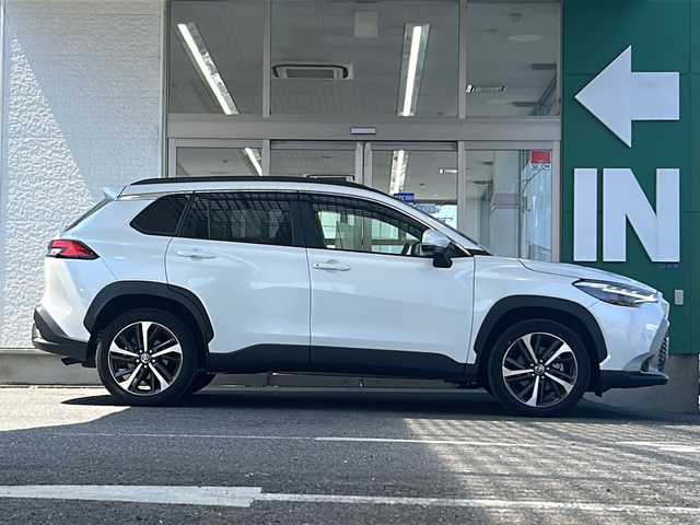 トヨタ カローラ クロス Z 愛知県 2023(令5)年 2.8万km プラチナホワイトパールマイカ 禁煙車/ワンオーナー/ハーフレザーシート/パノラマルーフ/純正メーカーナビ/Miracast/パノラマミックビューモニター/前後ドライブレコーダー/純正ビルトインETC2.0/ブラインドスポットモニター/アダプティプクルーズコントロール/レーンキープアシスト/パノラマミックビューモニター/ルーフレール/T-Connect/Bluetooth/ステアリングリモコン/前後コーナーセンサー/クリアランスソナー/シートヒーター（D/N席）/パワーシート（D席）/電動格納ミラー/AUTOHOLD/AUTOライト/AUTOハイビーム/純正LEDヘッドライト/フォグランプ/ドアバイザー/純正アルミ/純正フロアマット/取説/保証書