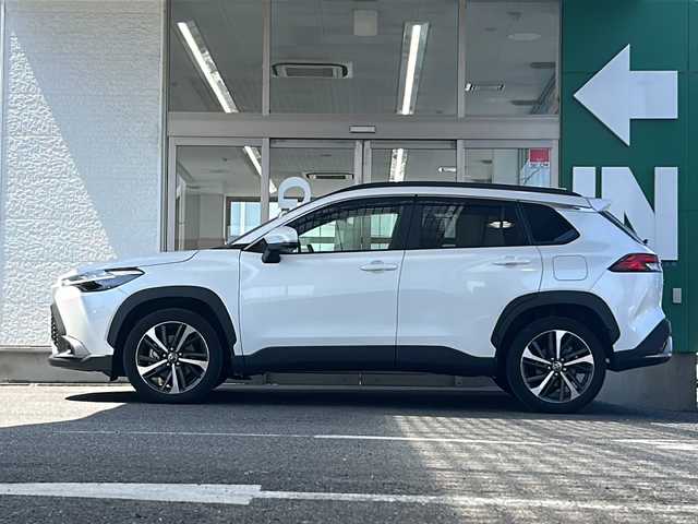 トヨタ カローラ クロス Z 愛知県 2023(令5)年 2.8万km プラチナホワイトパールマイカ 禁煙車/ワンオーナー/ハーフレザーシート/パノラマルーフ/純正メーカーナビ/Miracast/パノラマミックビューモニター/前後ドライブレコーダー/純正ビルトインETC2.0/ブラインドスポットモニター/アダプティプクルーズコントロール/レーンキープアシスト/パノラマミックビューモニター/ルーフレール/T-Connect/Bluetooth/ステアリングリモコン/前後コーナーセンサー/クリアランスソナー/シートヒーター（D/N席）/パワーシート（D席）/電動格納ミラー/AUTOHOLD/AUTOライト/AUTOハイビーム/純正LEDヘッドライト/フォグランプ/ドアバイザー/純正アルミ/純正フロアマット/取説/保証書