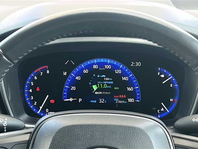トヨタ カローラ クロス Z 愛知県 2023(令5)年 2.8万km プラチナホワイトパールマイカ 禁煙車/ワンオーナー/ハーフレザーシート/パノラマルーフ/純正メーカーナビ/Miracast/パノラマミックビューモニター/前後ドライブレコーダー/純正ビルトインETC2.0/ブラインドスポットモニター/アダプティプクルーズコントロール/レーンキープアシスト/パノラマミックビューモニター/ルーフレール/T-Connect/Bluetooth/ステアリングリモコン/前後コーナーセンサー/クリアランスソナー/シートヒーター（D/N席）/パワーシート（D席）/電動格納ミラー/AUTOHOLD/AUTOライト/AUTOハイビーム/純正LEDヘッドライト/フォグランプ/ドアバイザー/純正アルミ/純正フロアマット/取説/保証書