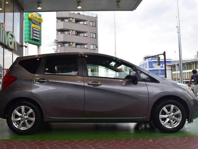 日産 ノート X DIG－S エマージェンシーB 神奈川県 2014(平26)年 5.6万km ダークメタルグレー 純正ナビ(AM/FM/CD/DVD/BT/AUX/フルセグ/SD)/アラウンドビューモニター/ETC/スマートキー/コーナーセンサー/純正マット/バイザー