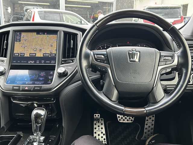 トヨタ クラウン アスリート S-TJ-フロンティアLTD 山梨県 2018(平30)年 6万km ブラック 純正8インチナビ/バックカメラ/衝突被害軽減システム/車線逸脱警報/追従式クルーズコントロール/ハーフレザーシート/前席パワーシート/前席シートヒーター/横滑り防止装置/純正ビルトインETC2.0/アイドリングストップ/LEDヘッドライト/オートライト/オートハイビーム/純正18インチAW/パドルシフト/プッシュスタート/スマートキー/フロアマット/スペアキー/取扱説明書/保証書