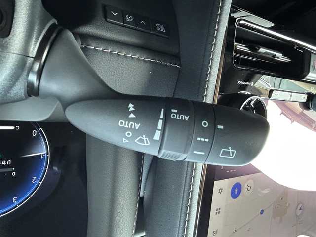 トヨタ アルファード Z 埼玉県 2024(令6)年 0.9万km プラチナホワイトパールマイカ 登録時走行距離8205km/純正DA（ナビ機能有）/フルセグテレビ/バックカメラ/オットマン/クルーズコントロール（ACC)/サンルーフ/プッシュスタート/両側パワースライドドア/パワーバックドア/ETC/ABS/全席パワーシート/全方位車外カメラ/Bluetooth接続/スマートキー/WAC/クリアランスソナー/パーキングサポートブレーキ/シートヒーター/エアシート