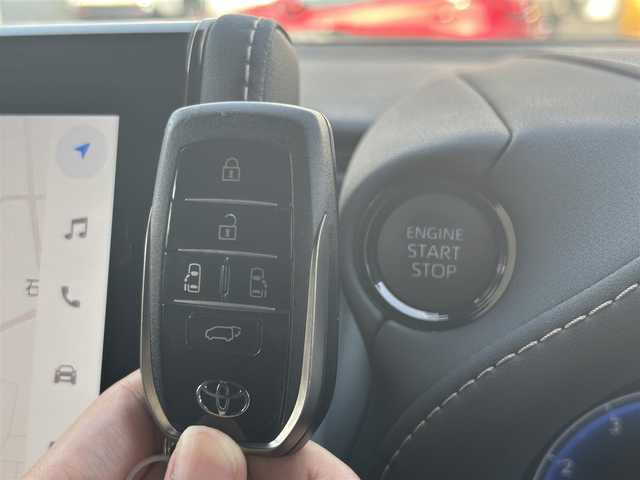 トヨタ アルファード Z 埼玉県 2024(令6)年 0.9万km プラチナホワイトパールマイカ 登録時走行距離8205km/純正DA（ナビ機能有）/フルセグテレビ/バックカメラ/オットマン/クルーズコントロール（ACC)/サンルーフ/プッシュスタート/両側パワースライドドア/パワーバックドア/ETC/ABS/全席パワーシート/全方位車外カメラ/Bluetooth接続/スマートキー/WAC/クリアランスソナー/パーキングサポートブレーキ/シートヒーター/エアシート