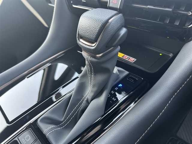 トヨタ アルファード Z 埼玉県 2024(令6)年 0.9万km プラチナホワイトパールマイカ 登録時走行距離8205km/純正DA（ナビ機能有）/フルセグテレビ/バックカメラ/オットマン/クルーズコントロール（ACC)/サンルーフ/プッシュスタート/両側パワースライドドア/パワーバックドア/ETC/ABS/全席パワーシート/全方位車外カメラ/Bluetooth接続/スマートキー/WAC/クリアランスソナー/パーキングサポートブレーキ/シートヒーター/エアシート