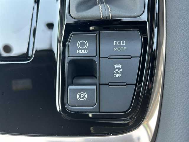 トヨタ アルファード Z 埼玉県 2024(令6)年 0.9万km プラチナホワイトパールマイカ 登録時走行距離8205km/純正DA（ナビ機能有）/フルセグテレビ/バックカメラ/オットマン/クルーズコントロール（ACC)/サンルーフ/プッシュスタート/両側パワースライドドア/パワーバックドア/ETC/ABS/全席パワーシート/全方位車外カメラ/Bluetooth接続/スマートキー/WAC/クリアランスソナー/パーキングサポートブレーキ/シートヒーター/エアシート