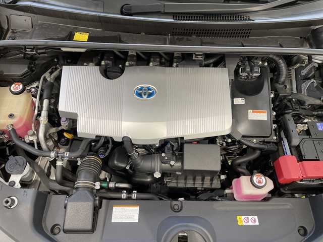 トヨタ プリウス A ツーリングセレクション 新潟県 2017(平29)年 3万km シルバーM 4WD/スマートキー/スペアキー1本/メモリナビ　型式NSZT-W66T/フルセグ/バックカメラ/レザーシート/シートヒーター　D席/N席/コーナーセンサー前後/トヨタセーフティセンス/純正アルミ17インチ
