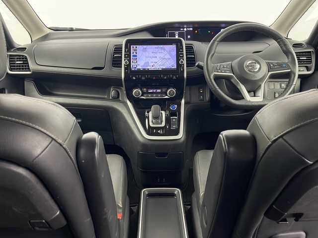 日産 セレナ e－パワー ハイウェイスター V 埼玉県 2018(平30)年 7.6万km ブリリアントホワイトパール 2トーン 純正９インチナビ　/アラウンドビューモニター　/純正フリップダウンモニター　/プロパイロット　/デジタルインナーミラー　　/パーキングサポート　/防水シート　/フルセグＴＶ　/ハンドルヒーター　/Ｂｌｕｅｔｏｏｔｈ